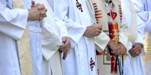 Priests-robes-ThinkstockPhotos